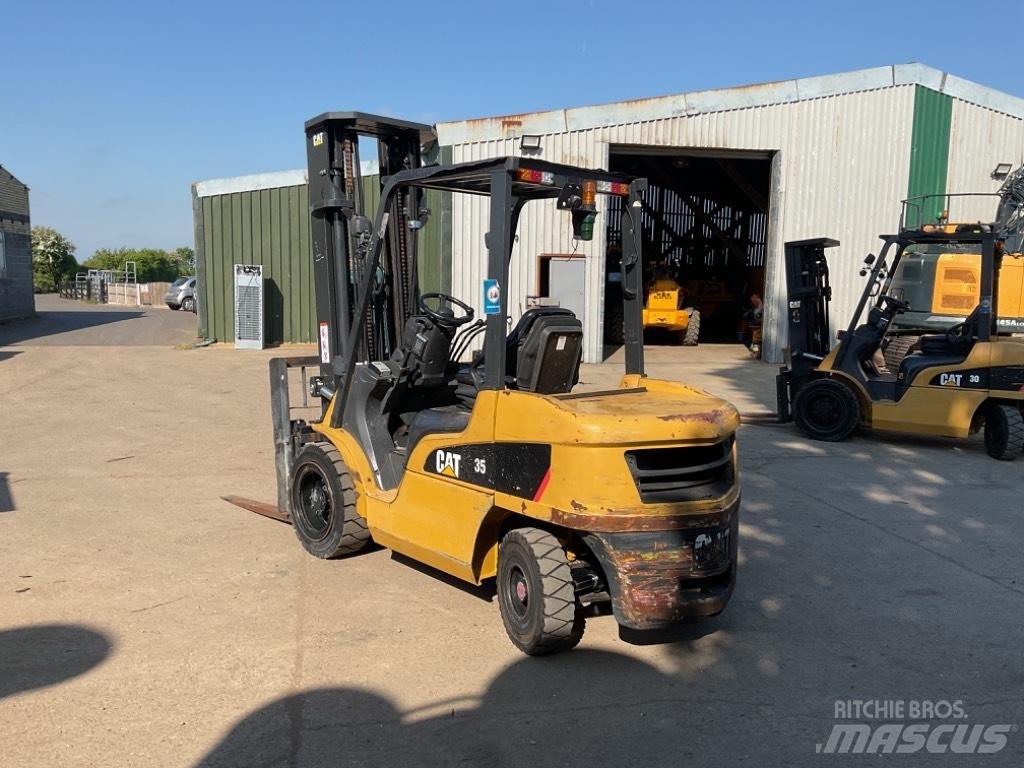 CAT DP35NT Diesel Stapler