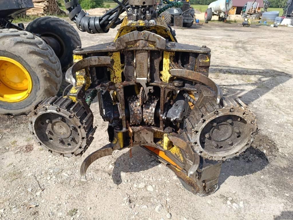 John Deere 1270 D Harvester