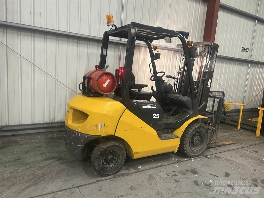 Komatsu FG25HT-17 Gas Stapler