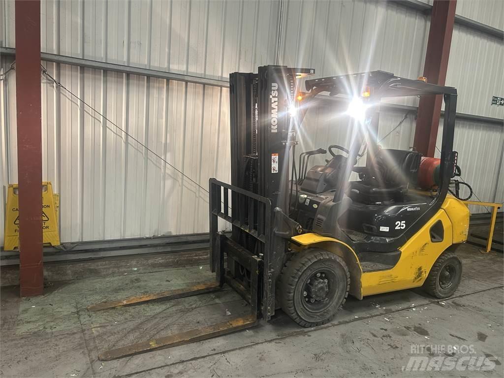 Komatsu FG25HT-17 Gas Stapler
