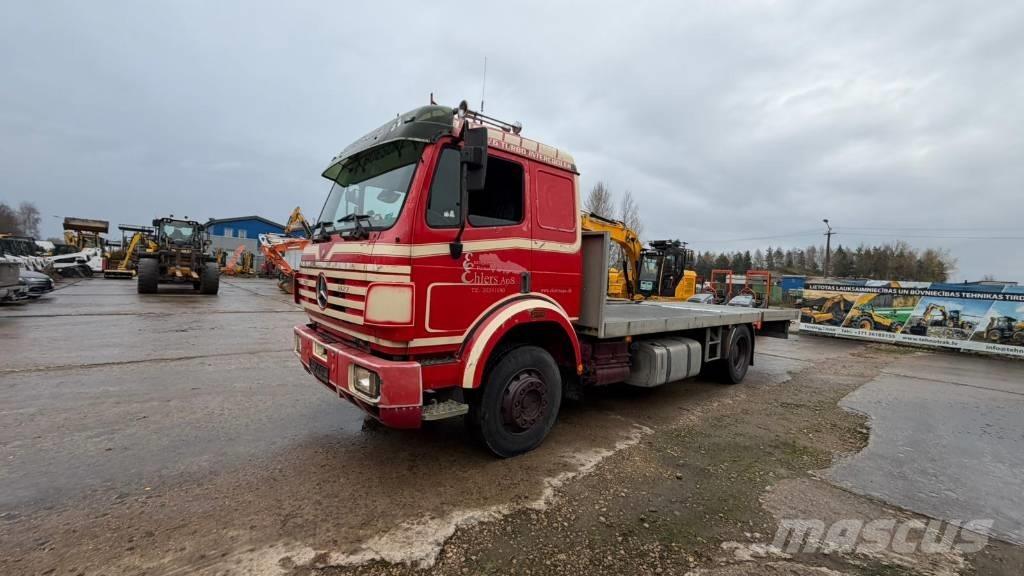 Mercedes-Benz 1827 Autotransporter