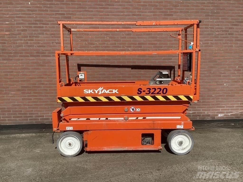 SkyJack SJIII3220 Scheren-Arbeitsbühnen