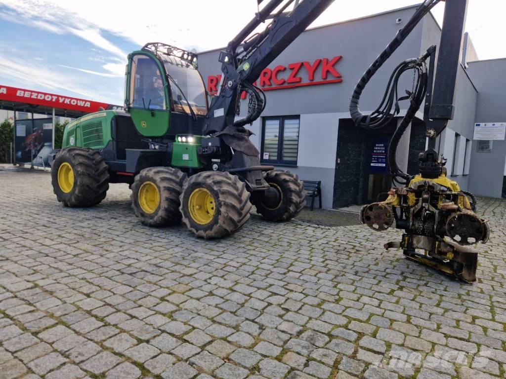 John Deere 1070 E Harvester