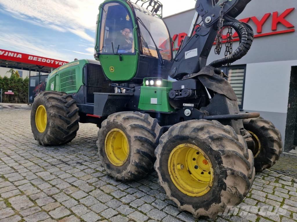 John Deere 1070 E Harvester