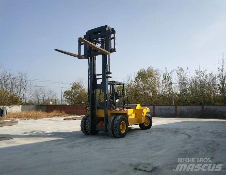 Komatsu FD 200 Diesel Stapler