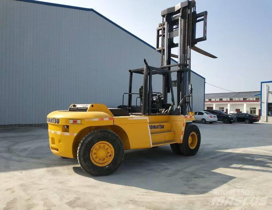 Komatsu FD 200 Diesel Stapler