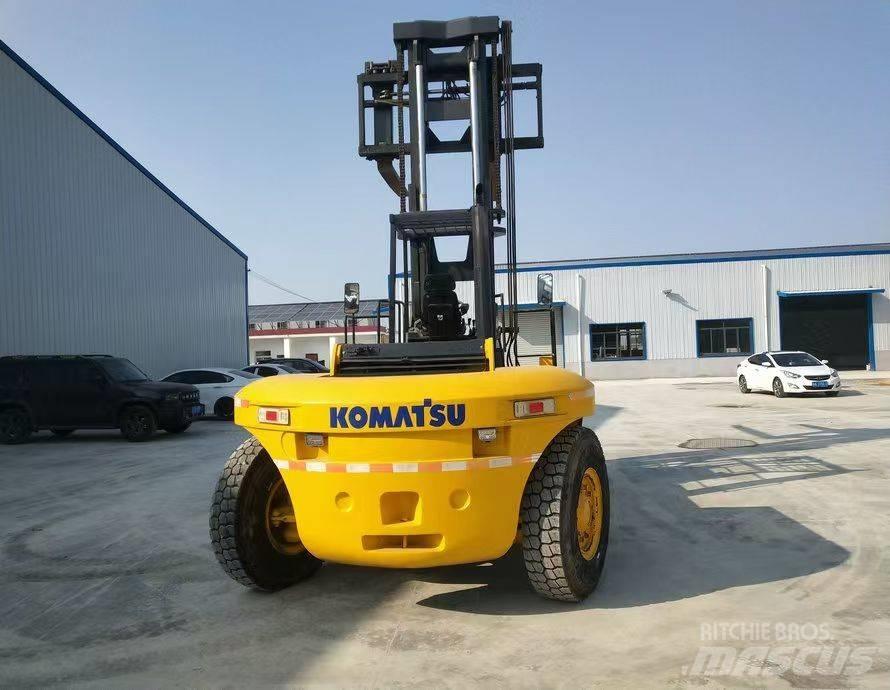 Komatsu FD 200 Diesel Stapler