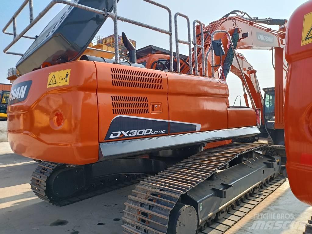 Doosan DX300-9 Raupenbagger