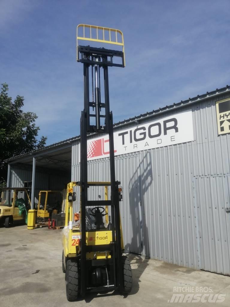 Hyster H2.5UT Gas Stapler