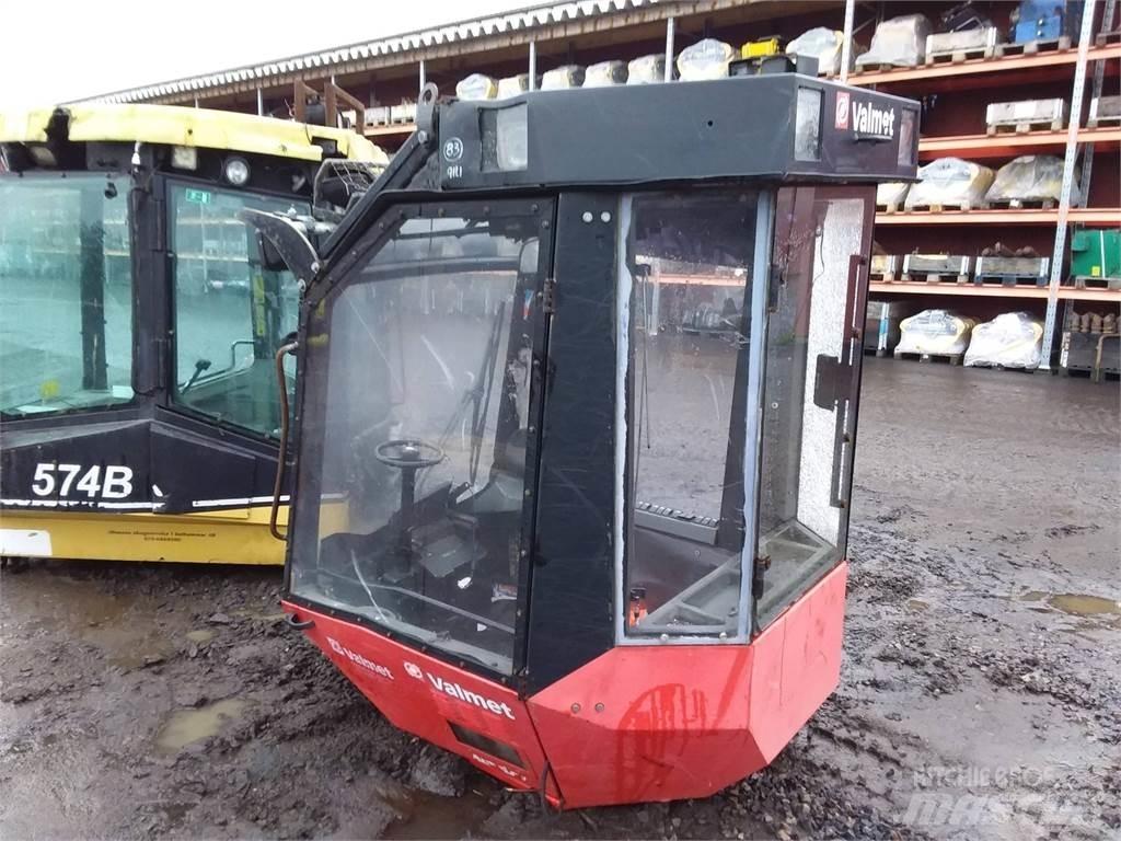 Valmet 911.1 Kabinen