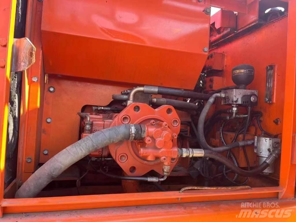 Doosan DH 220 Raupenbagger