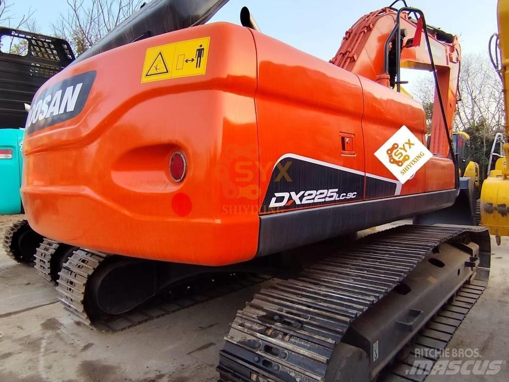 Doosan DX 225 LC Raupenbagger