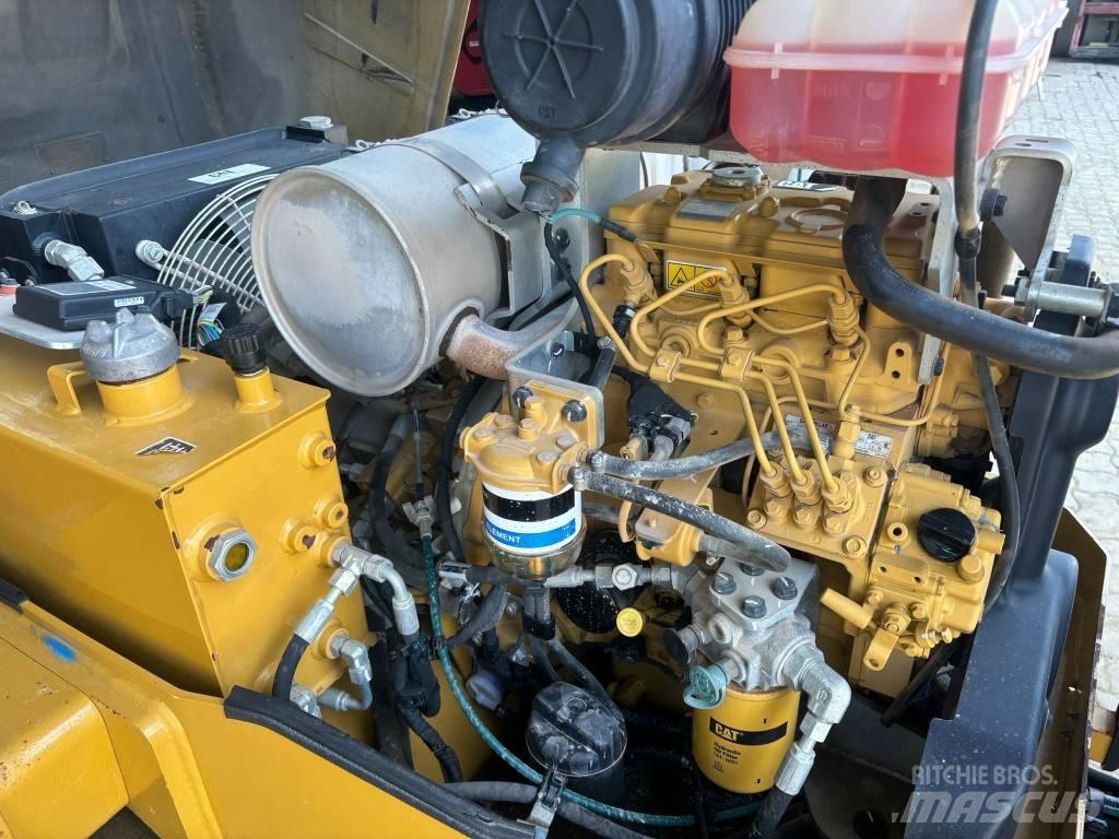 CAT CB 24 B Tandemwalzen