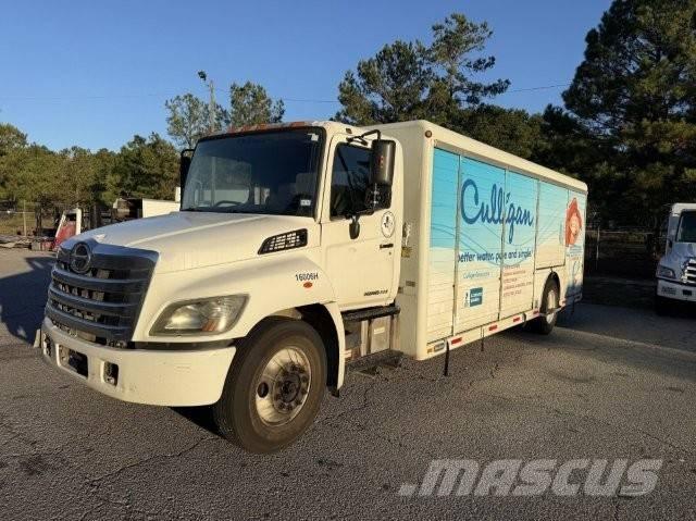 Hino 338 Getränkewagen