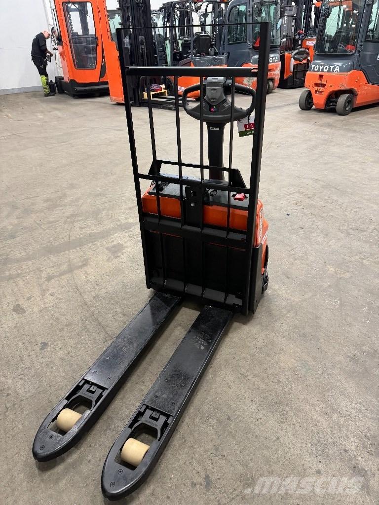 Toyota LWI160 Niedergabelstapler