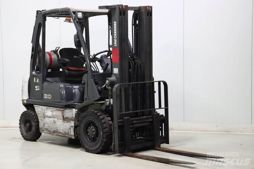Nissan U1D2A20LQ Gas Stapler