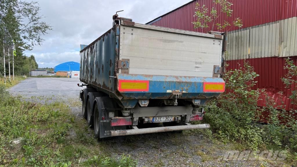 M & V Trippelkärra Kipper