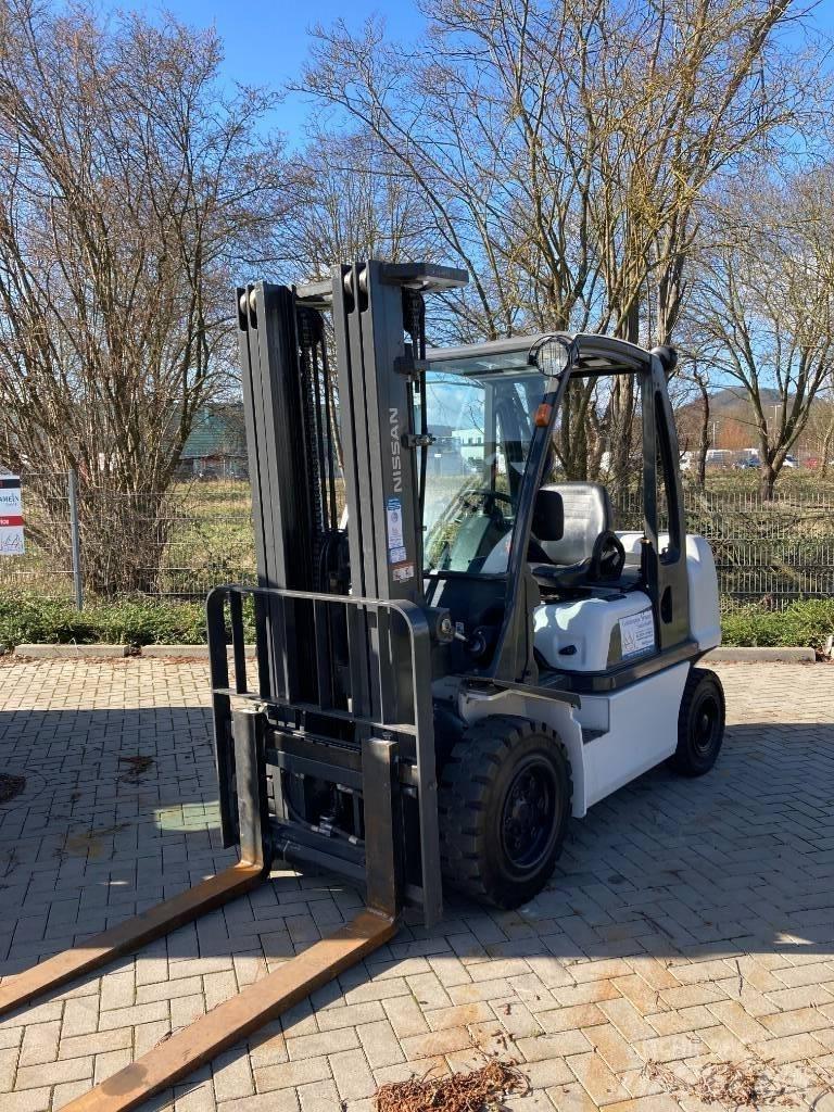 Nissan YG1D2A32Q Diesel Stapler