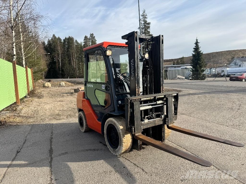 Toyota 02-8 FDF 30 Diesel Stapler