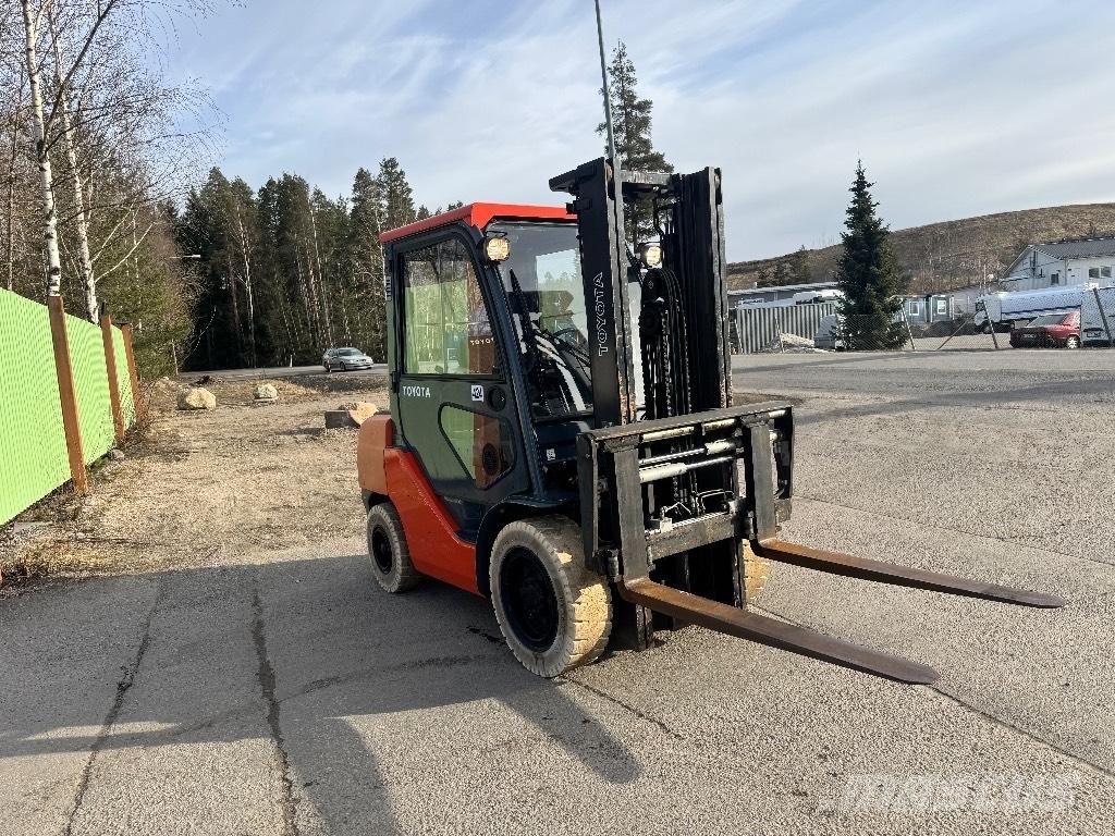Toyota 02-8 FDF 30 Diesel Stapler