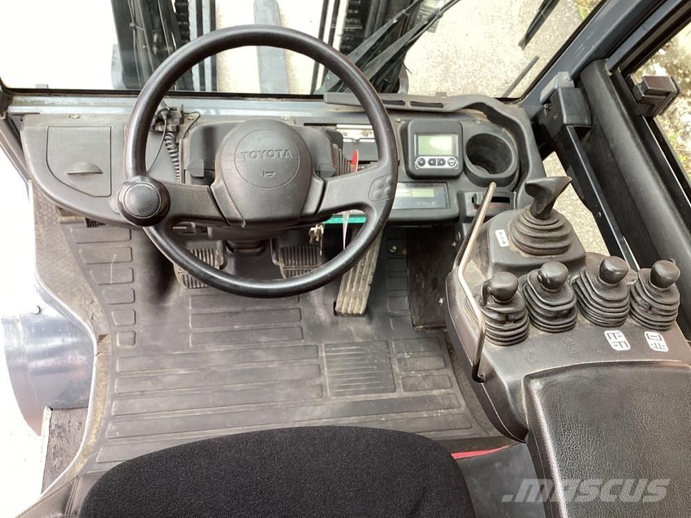 Toyota 8FDJF35 Diesel Stapler