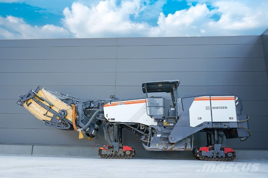Wirtgen W 220 FI Asphaltfräsen