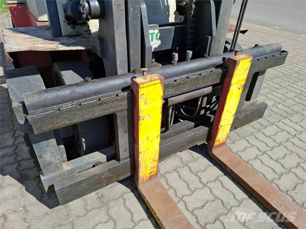 Nissan DF05A60U Diesel Stapler