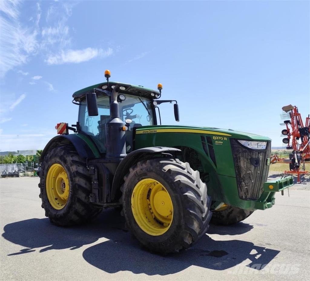 John Deere 8370 R Traktoren