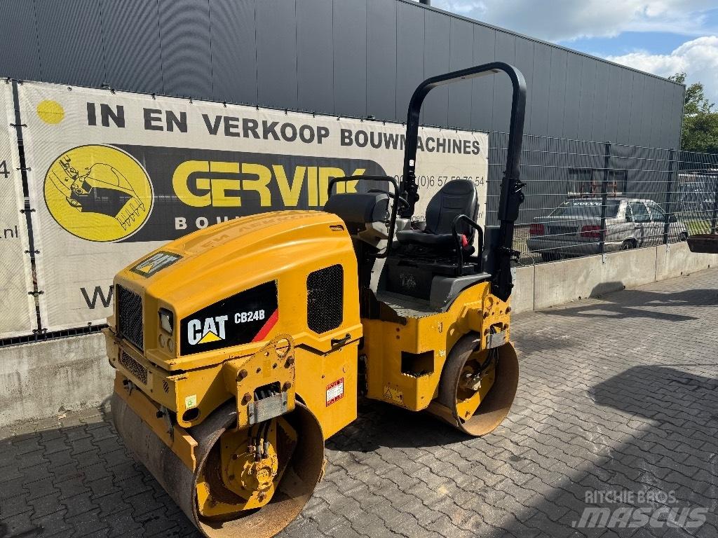 CAT CB 24 B Tandemwalzen