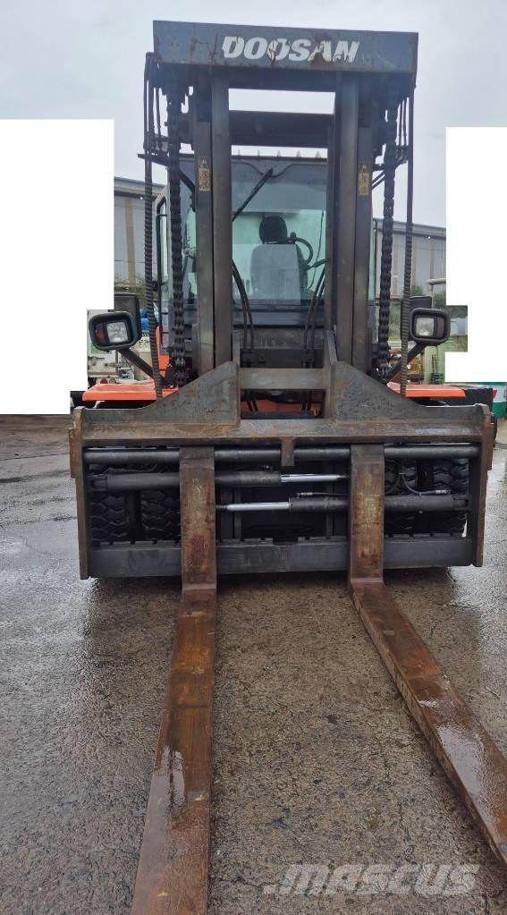 Doosan D 160 S-5 Diesel Stapler