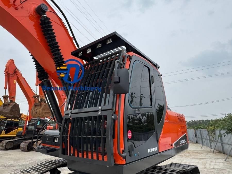 Doosan DX 225 LCA Raupenbagger