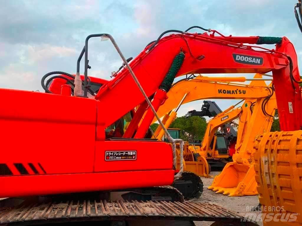 Doosan DX 225 LC Raupenbagger