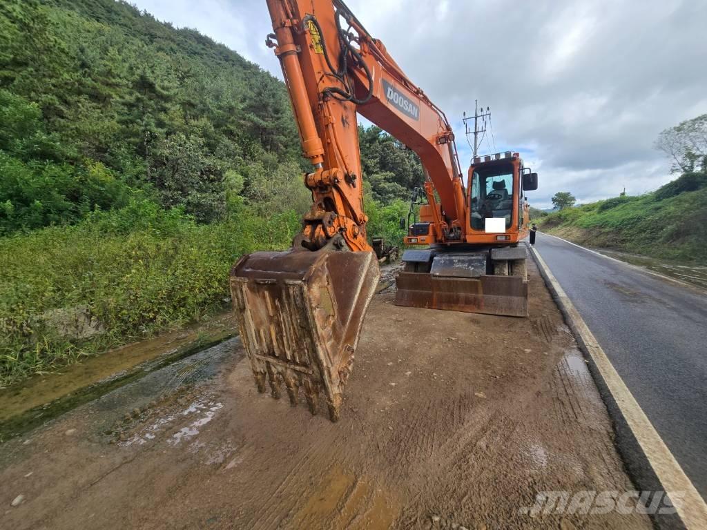 Doosan DX 210 W Mobilbagger