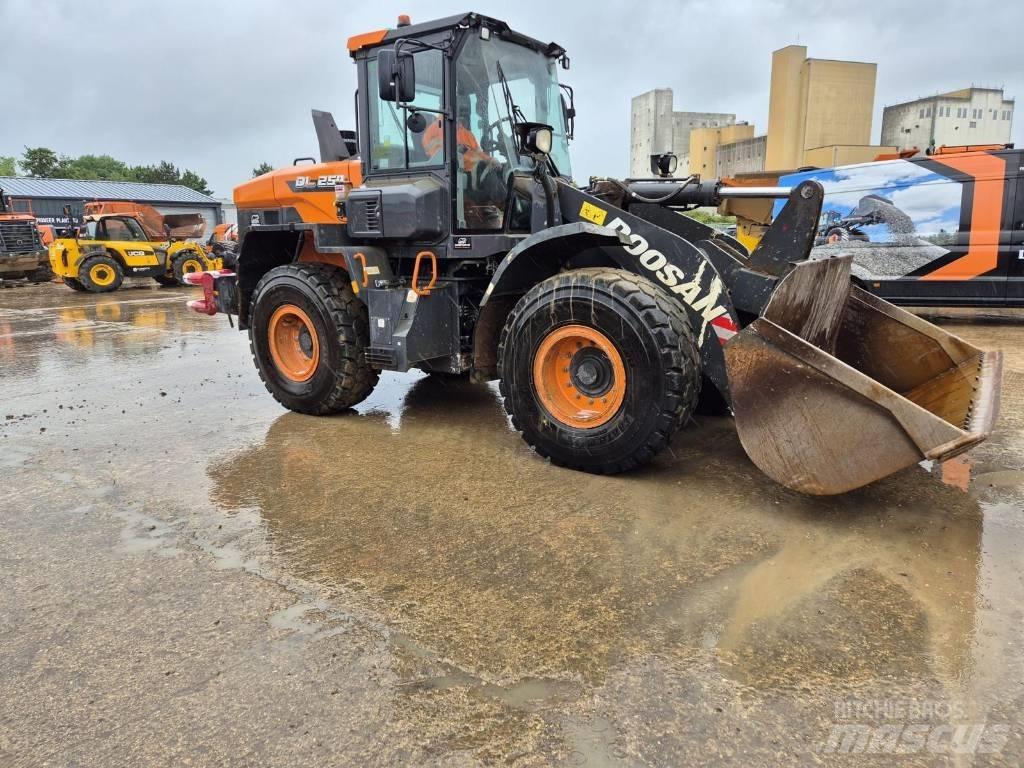 Doosan DL 250-7 Radlader