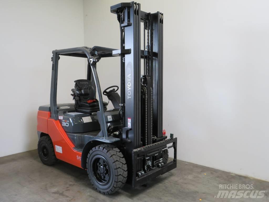 Toyota 8 FD F 30 Diesel Stapler