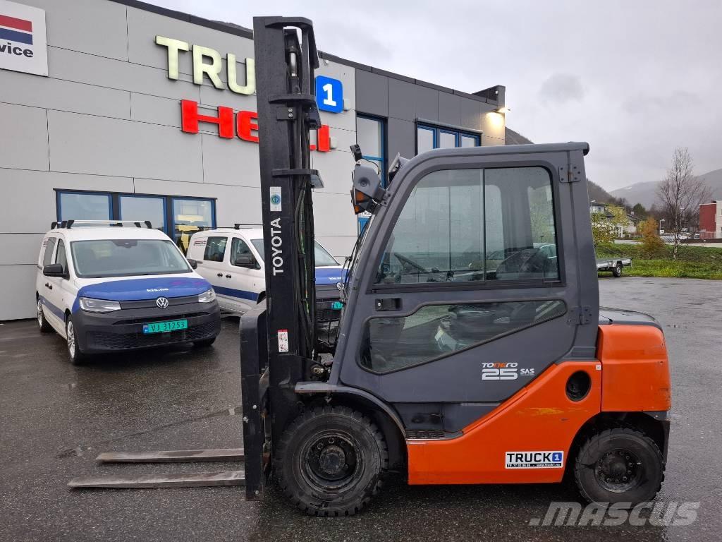 Toyota 02-8FDF25 Diesel Stapler