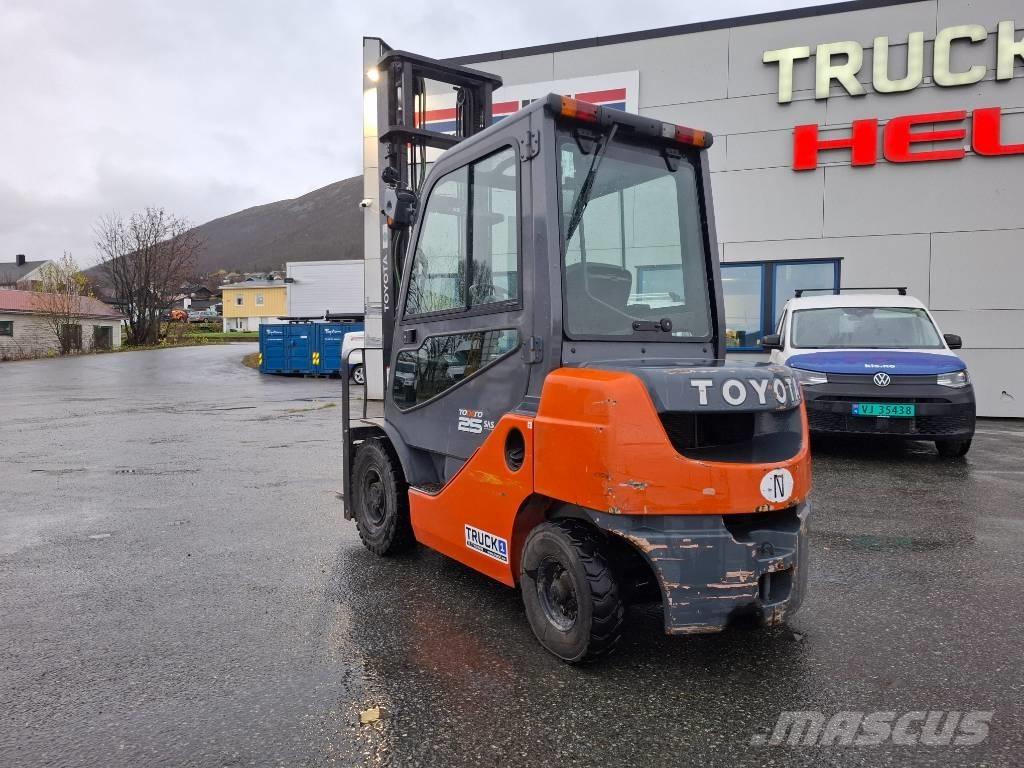 Toyota 02-8FDF25 Diesel Stapler