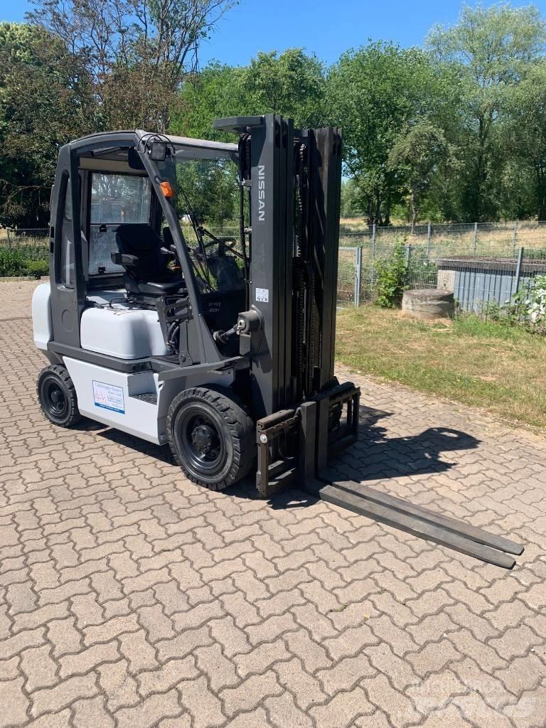 Nissan Y1D2A25Q Diesel Stapler