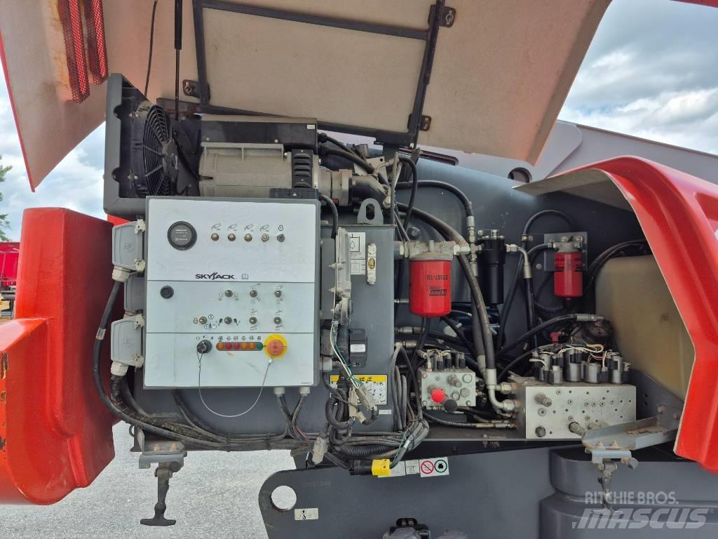 SkyJack SJ 66 T Gelenkteleskoparbeitsbühnen