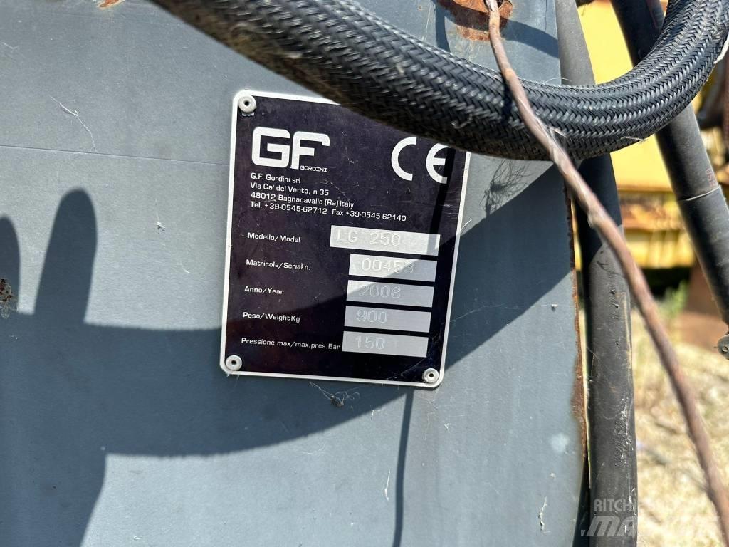 GF Gordoni LG250 Grader