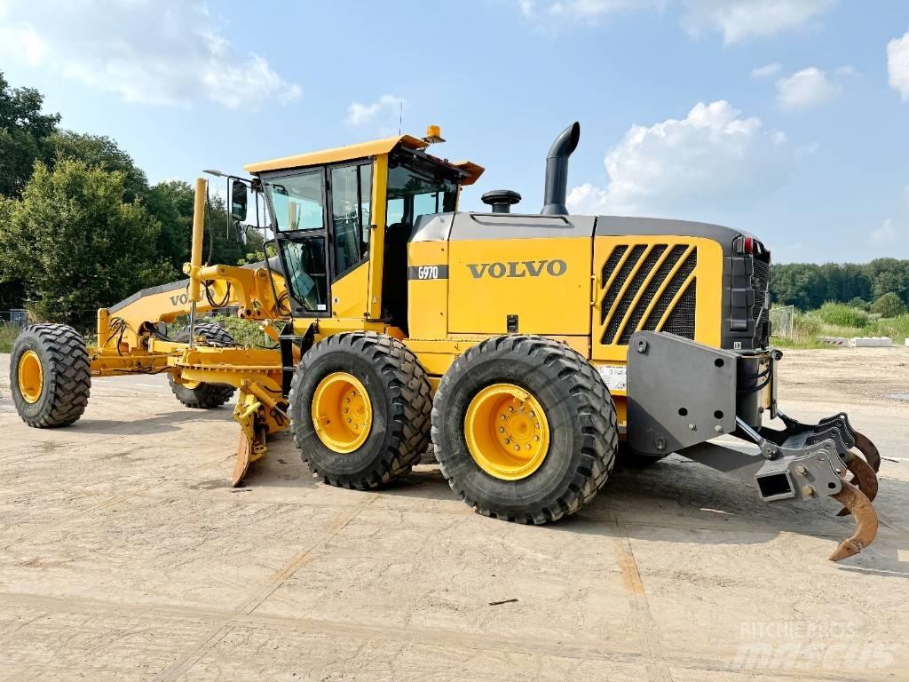 Volvo G970 + RIPPER Grader