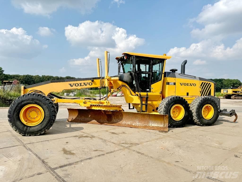 Volvo G970 + RIPPER Grader