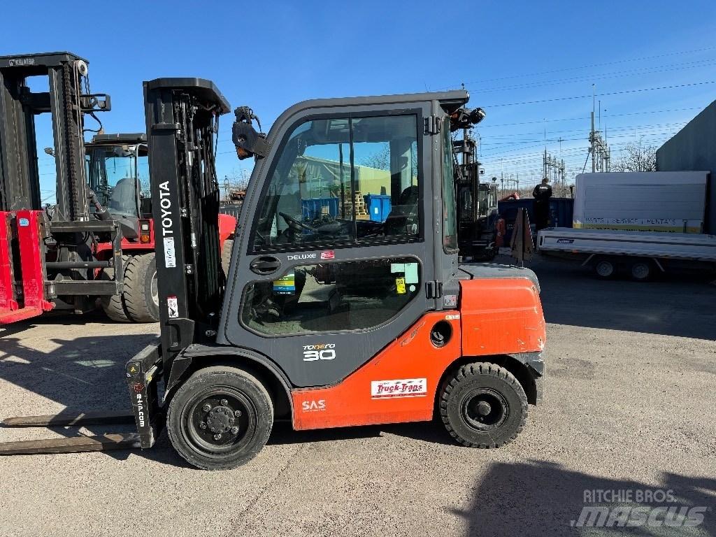 Toyota 02-8FDF30 Diesel Stapler