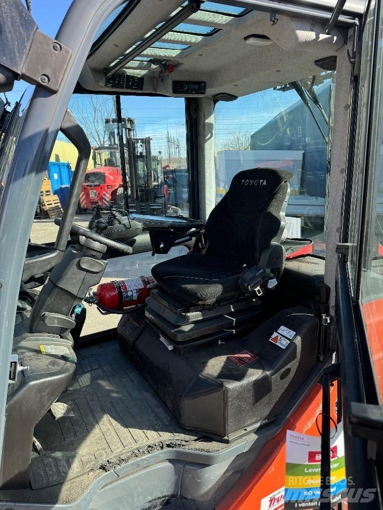 Toyota 02-8FDF30 Diesel Stapler