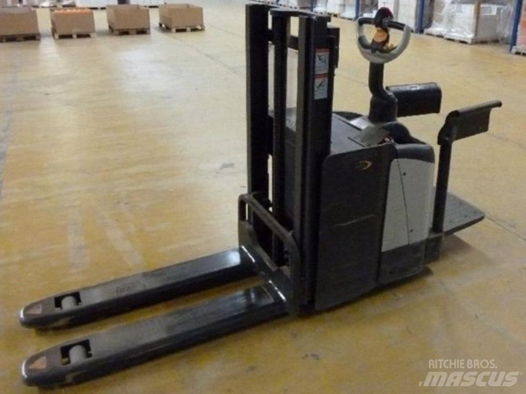 Crown LP 3020 Mittelhub-Kommissionierer