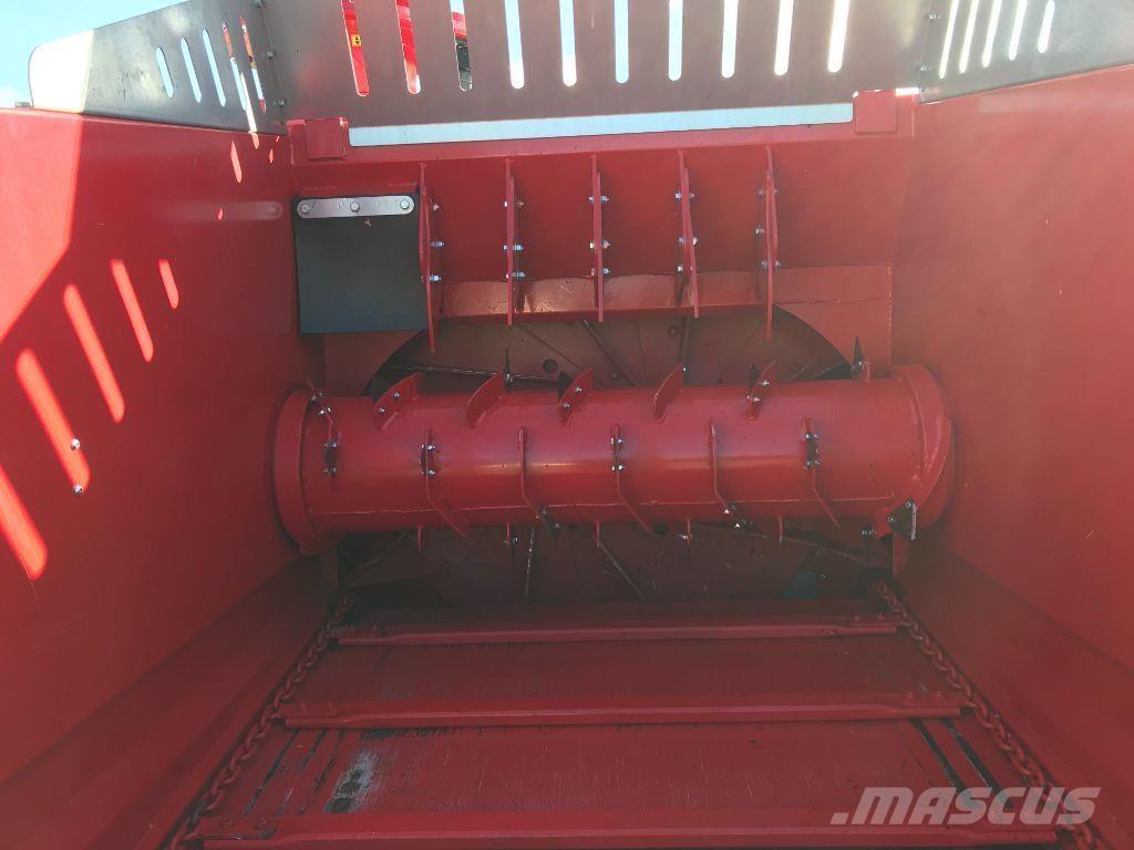 Silofarmer 280 Ballenschredder, -schneider und -wickler