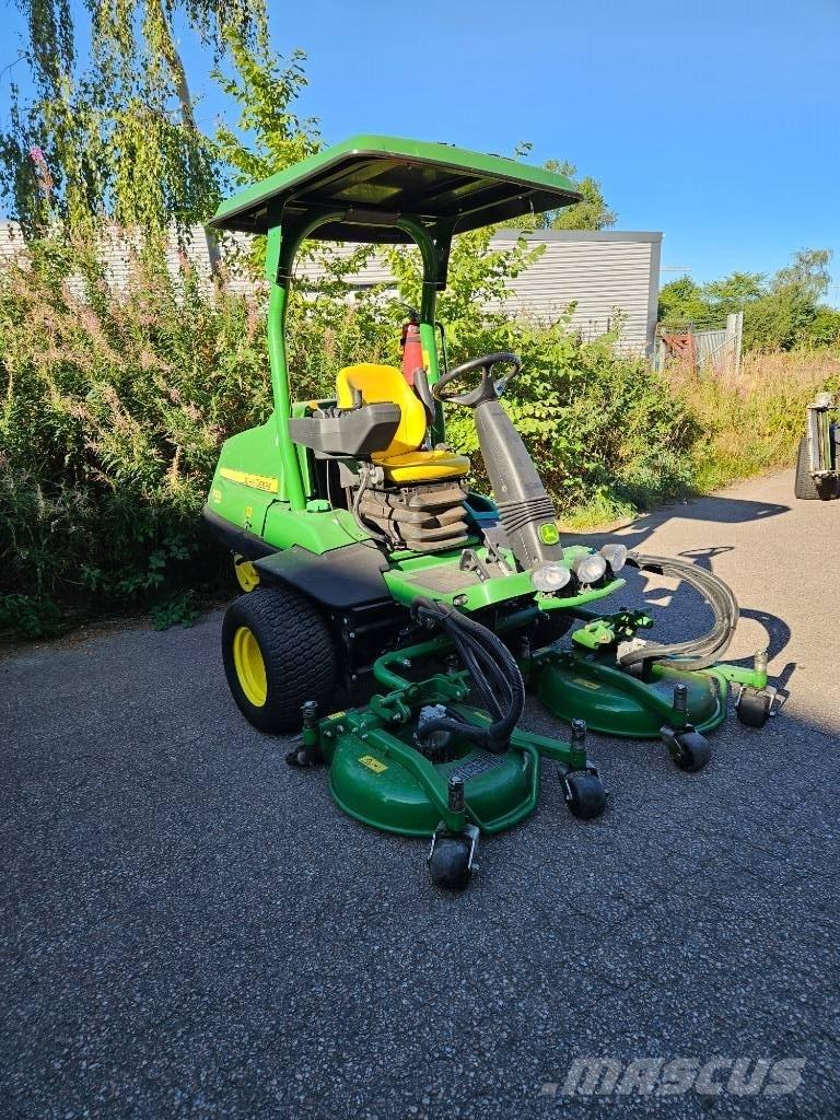 John Deere 7400 A Rasentrimmer und -mäher
