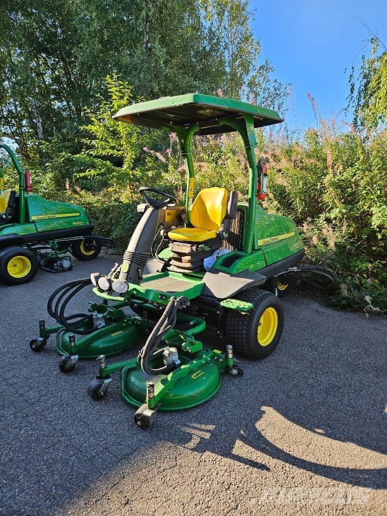 John Deere 7400 A Rasentrimmer und -mäher