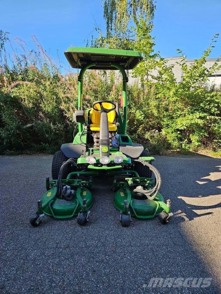 John Deere 7400 A Rasentrimmer und -mäher