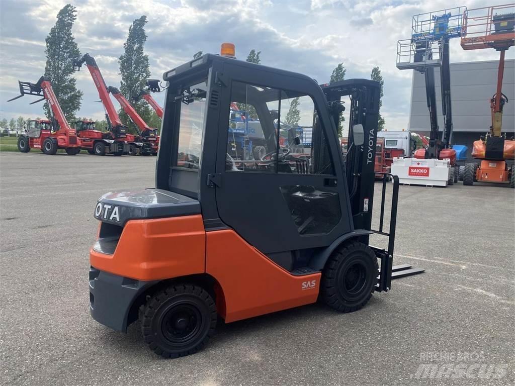 Toyota 52-8FDF25 Diesel Stapler